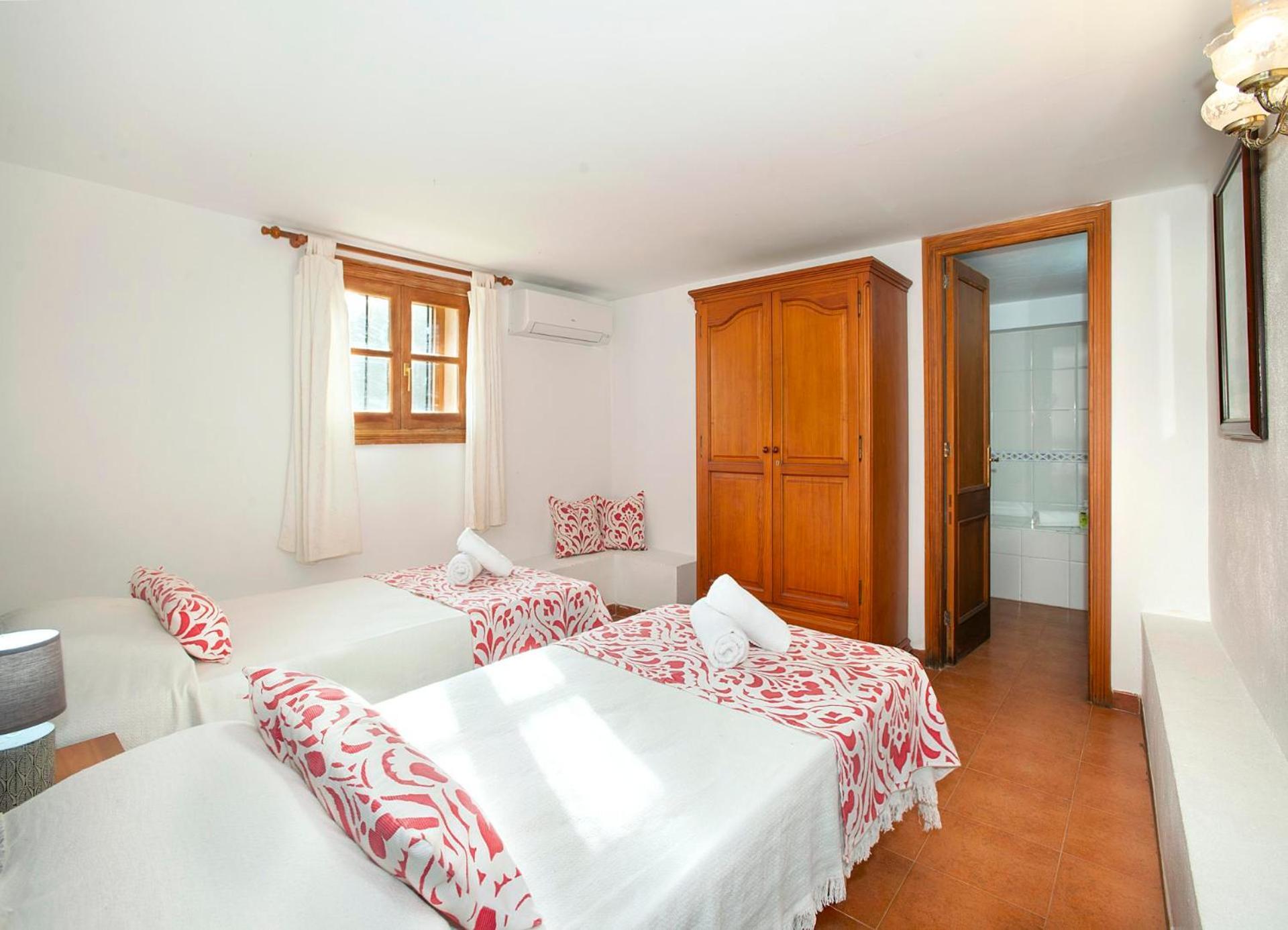Tanquetes De Xanet By Vintage Travel Villa